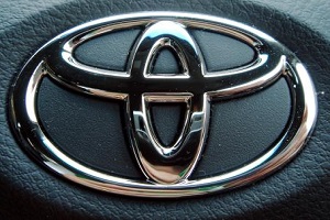 Рендер обновленного кроссовера Toyota RAV4 выложили в Сеть.